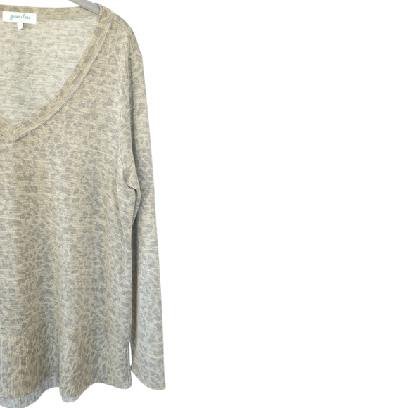 GRACE & LACE Large Animal Leopard Print Lightweight VNeck Sweater Top Tan & Grey - Picture 4 of 11
